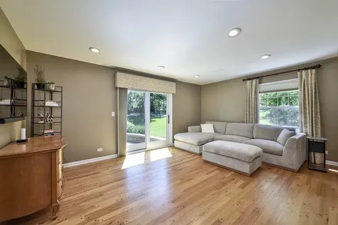 381 Grayfriars Lane Inverness IL 60067