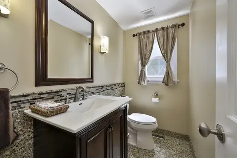 381 Grayfriars Lane Inverness IL 60067