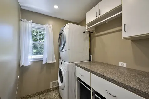381 Grayfriars Lane Inverness IL 60067