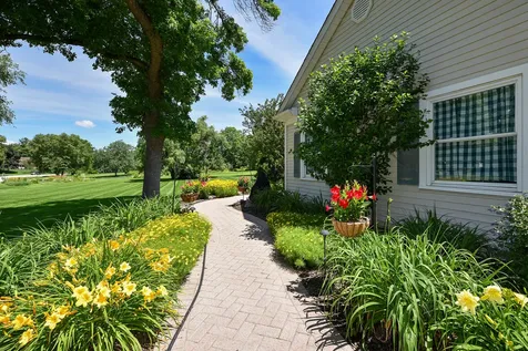 381 Grayfriars Lane Inverness IL 60067