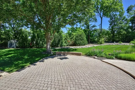 381 Grayfriars Lane Inverness IL 60067