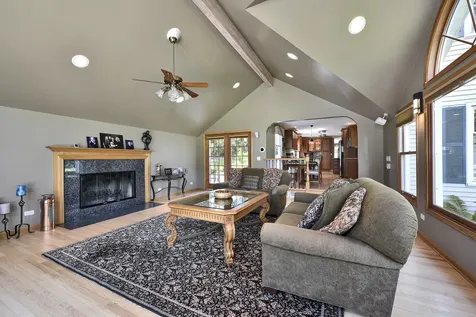 381 Grayfriars Lane Inverness IL 60067