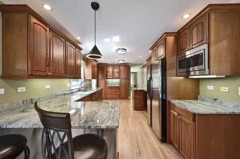 381 Grayfriars Lane Inverness IL 60067