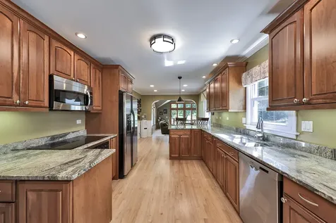 381 Grayfriars Lane Inverness IL 60067