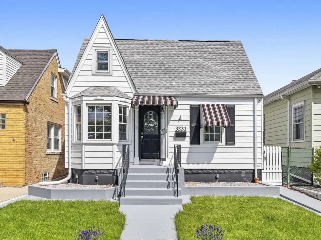 3221 North Opal Avenue Chicago IL 60634