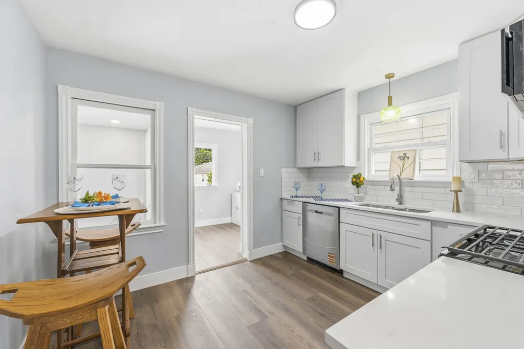 3221 North Opal Avenue Chicago IL 60634