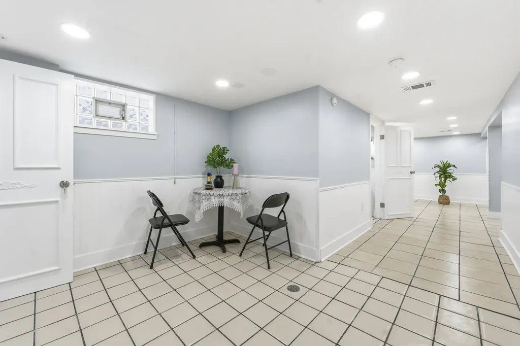 3221 North Opal Avenue Chicago IL 60634