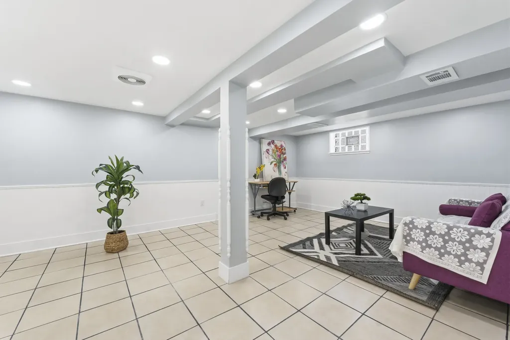 3221 North Opal Avenue Chicago IL 60634