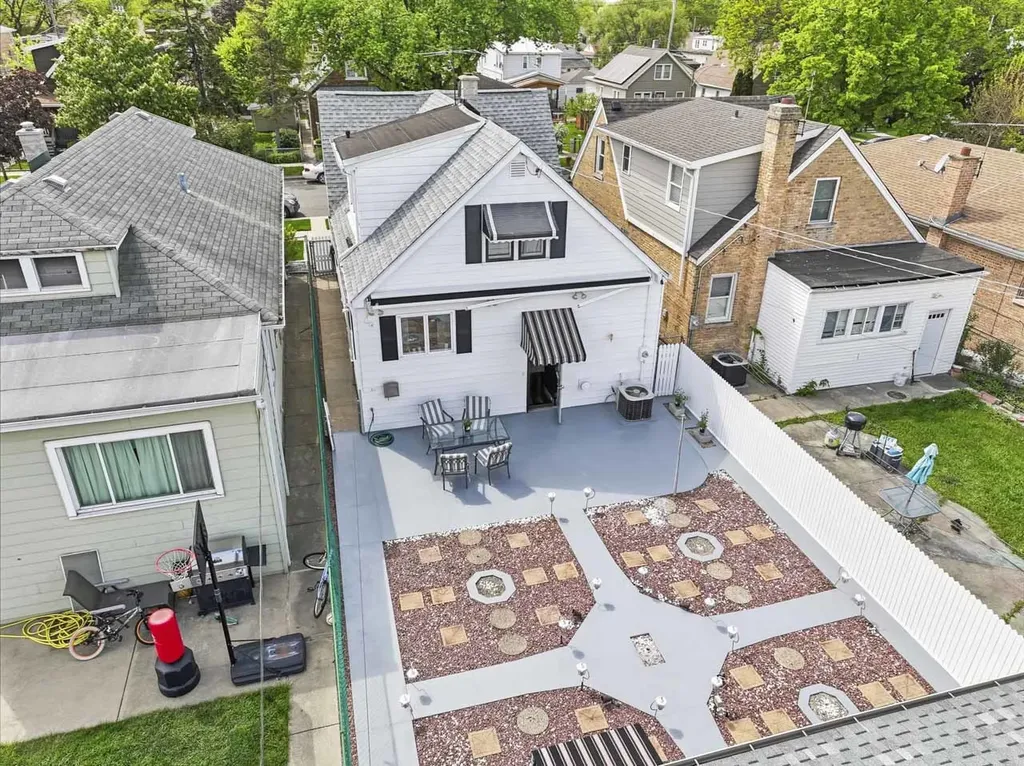 3221 North Opal Avenue Chicago IL 60634