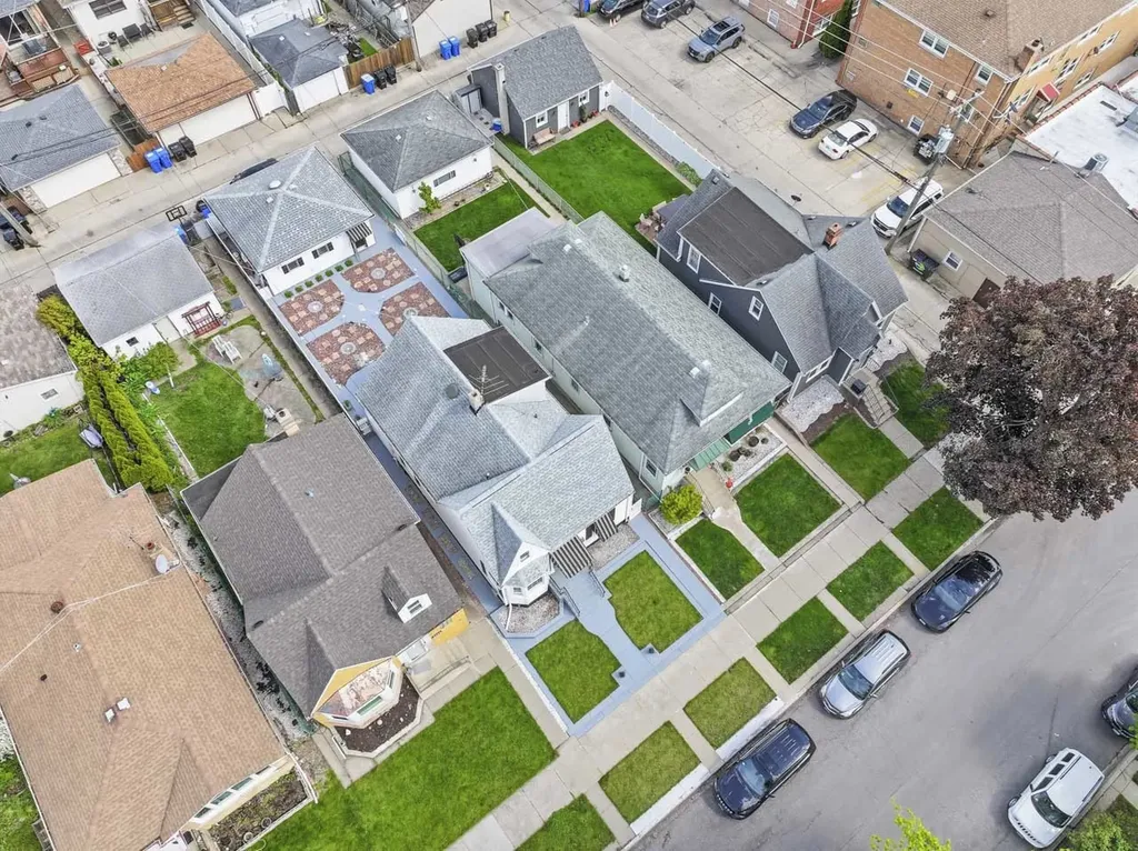 3221 North Opal Avenue Chicago IL 60634