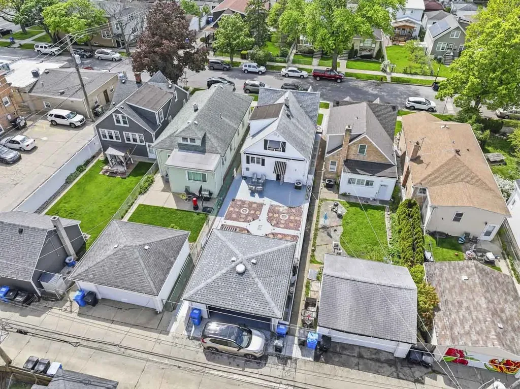 3221 North Opal Avenue Chicago IL 60634