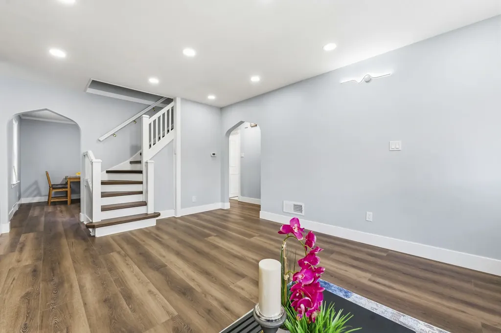 3221 North Opal Avenue Chicago IL 60634