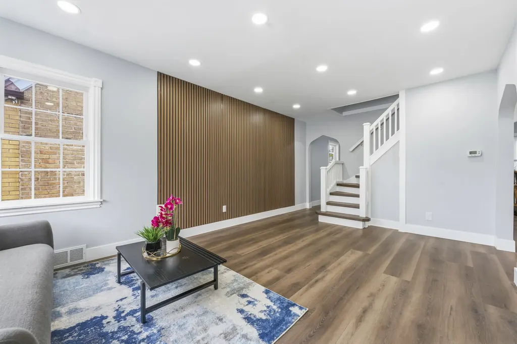 3221 North Opal Avenue Chicago IL 60634
