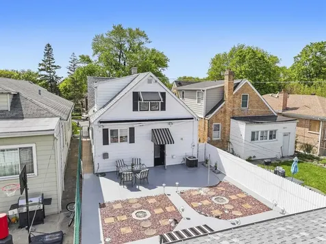 3221 North Opal Avenue Chicago IL 60634