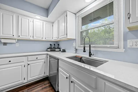 1393 Bryn Mawr Street Rockford IL 61107