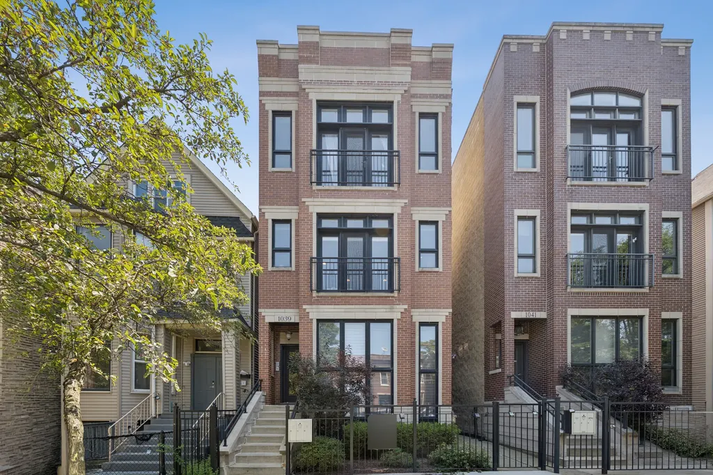 1039 West Grace Street Chicago IL 60613