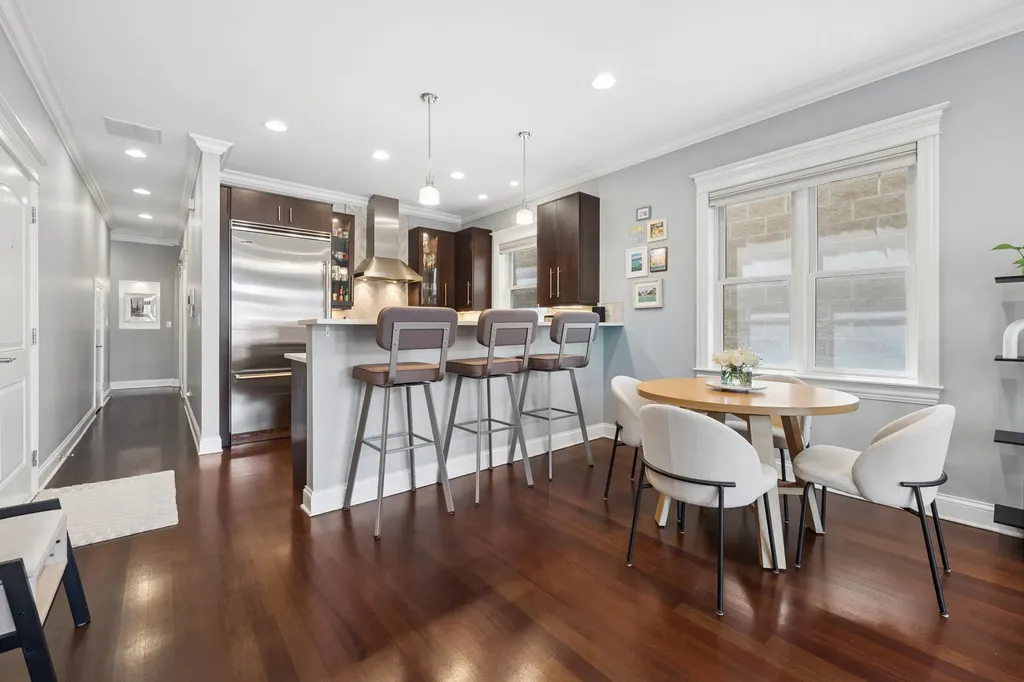 1039 West Grace Street Chicago IL 60613