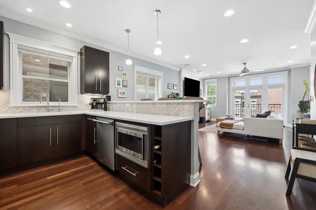 1039 West Grace Street Chicago IL 60613