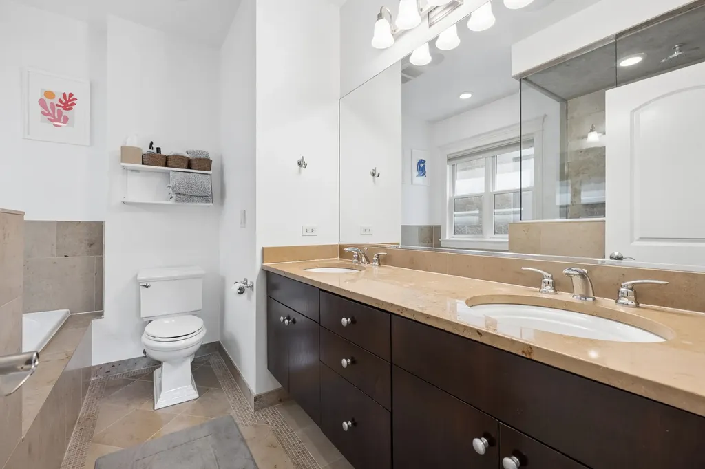 1039 West Grace Street Chicago IL 60613