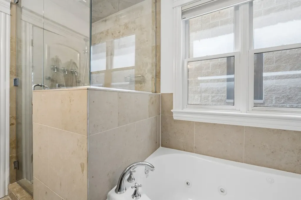 1039 West Grace Street Chicago IL 60613