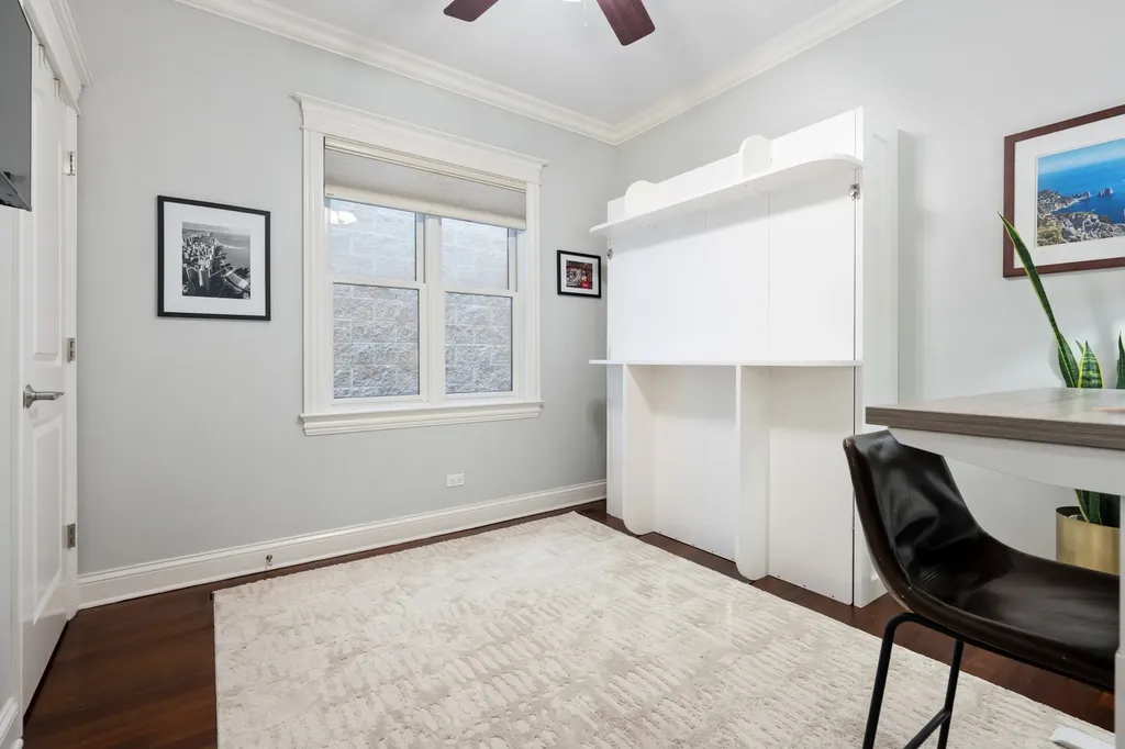 1039 West Grace Street Chicago IL 60613