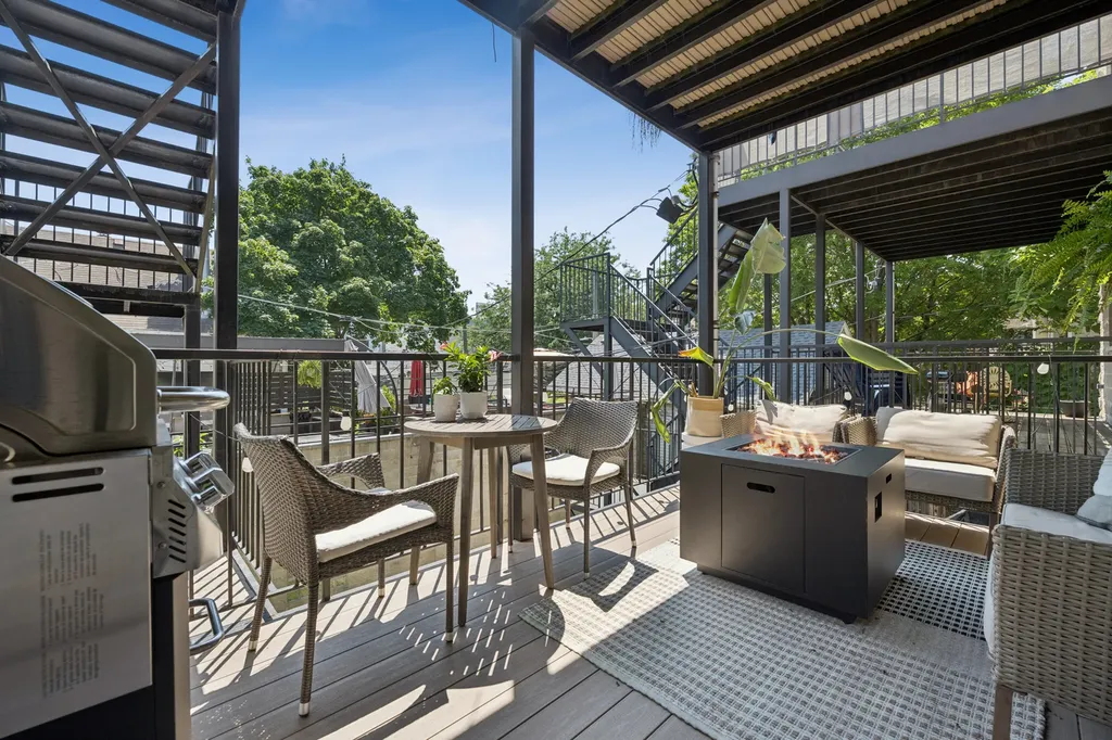 1039 West Grace Street Chicago IL 60613