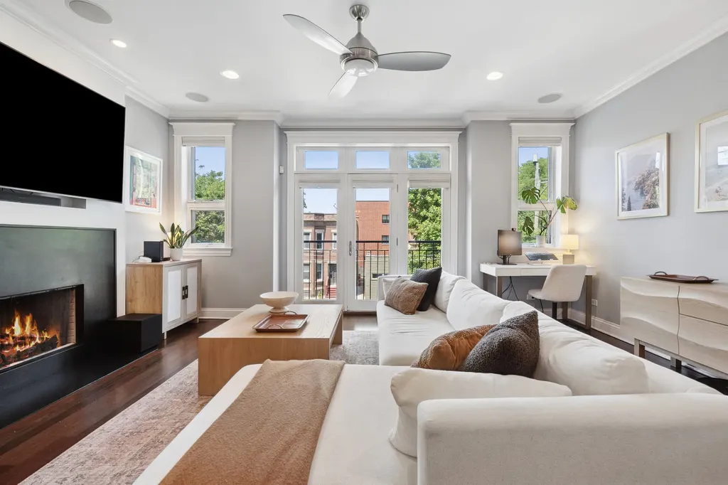 1039 West Grace Street Chicago IL 60613