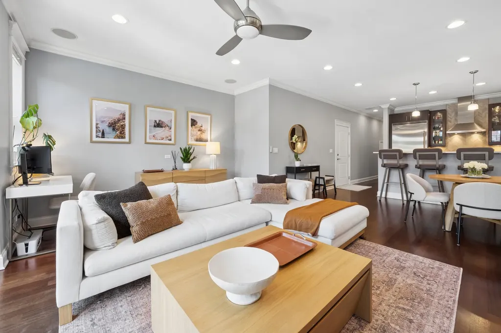 1039 West Grace Street Chicago IL 60613