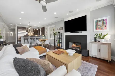 1039 West Grace Street Chicago IL 60613