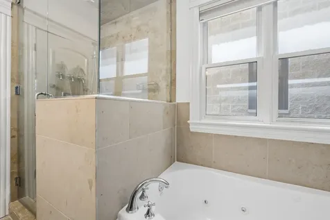 1039 West Grace Street Chicago IL 60613