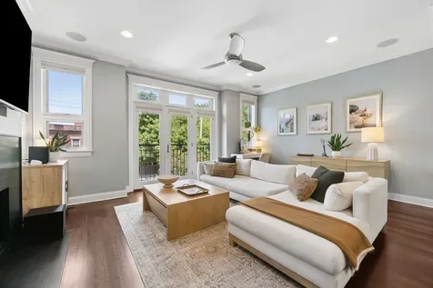 1039 West Grace Street Chicago IL 60613