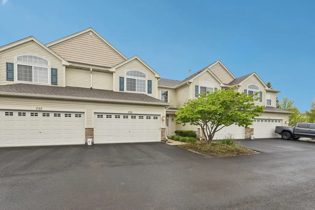 725 South Jade Lane Round Lake IL 60073