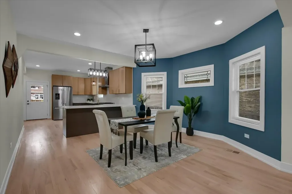 4036 West Warwick Avenue Chicago IL 60641
