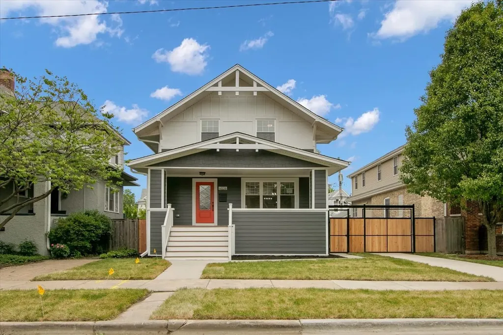 4036 West Warwick Avenue Chicago IL 60641
