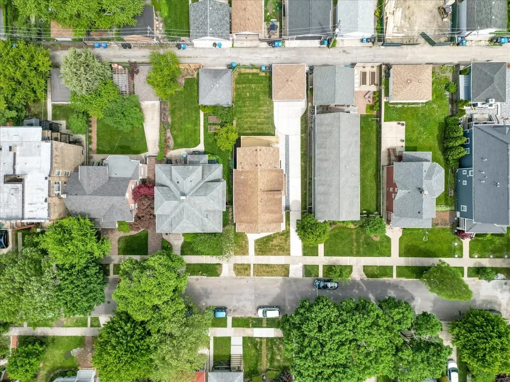 4036 West Warwick Avenue Chicago IL 60641