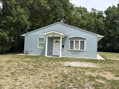 1313 North Bloomington Street Streator IL 61364