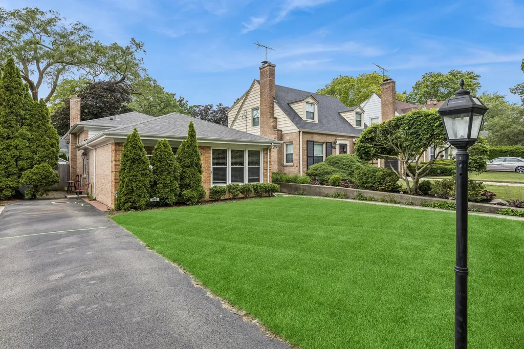 552 Burton Avenue Highland Park IL 60035