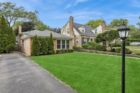 552 Burton Avenue Highland Park IL 60035