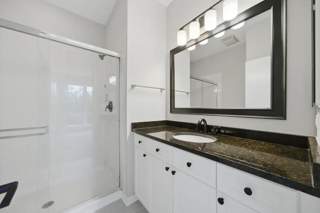 1225 North Sedgwick Street Chicago IL 60610