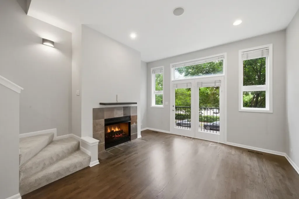 1225 North Sedgwick Street Chicago IL 60610
