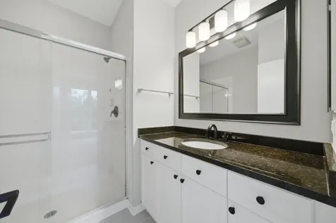 1225 North Sedgwick Street Chicago IL 60610