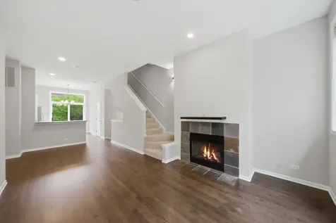 1225 North Sedgwick Street Chicago IL 60610