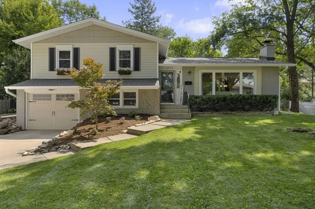 6949 Meadowcrest Drive Downers Grove IL 60516
