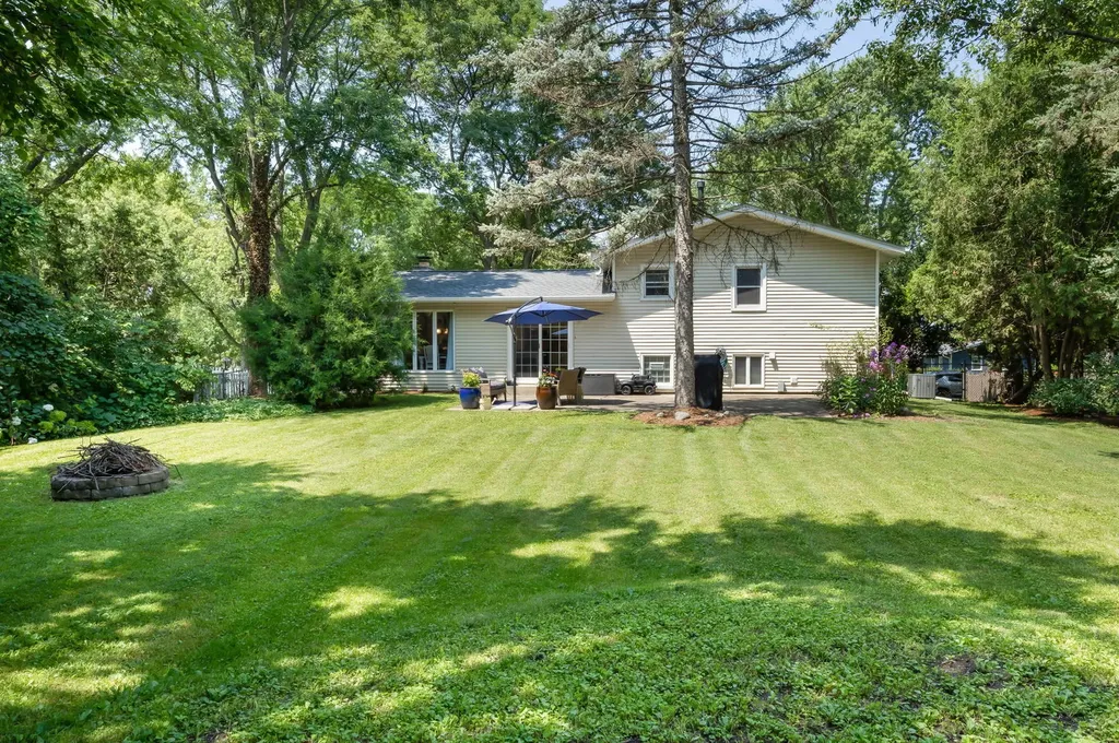 6949 Meadowcrest Drive Downers Grove IL 60516
