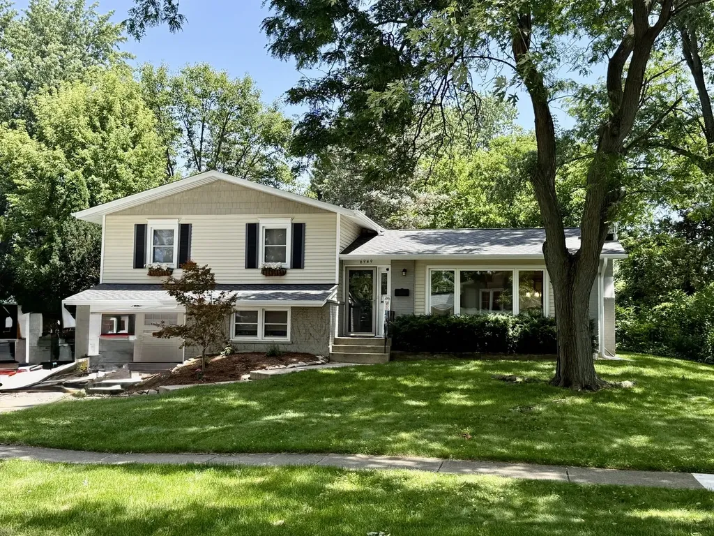 6949 Meadowcrest Drive Downers Grove IL 60516