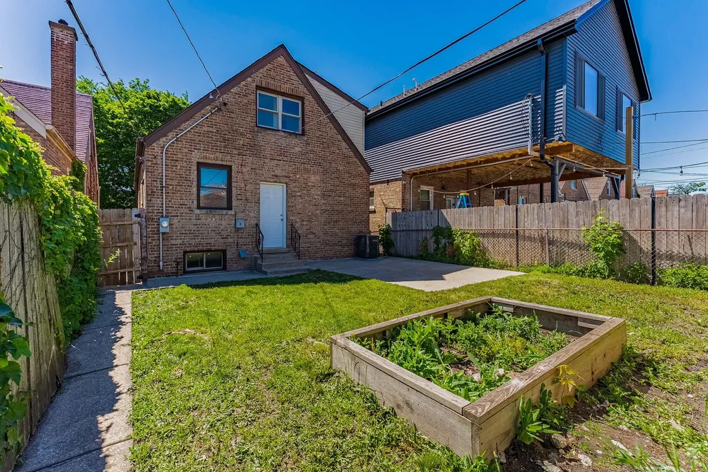 1935 North Natoma Avenue Chicago IL 60707