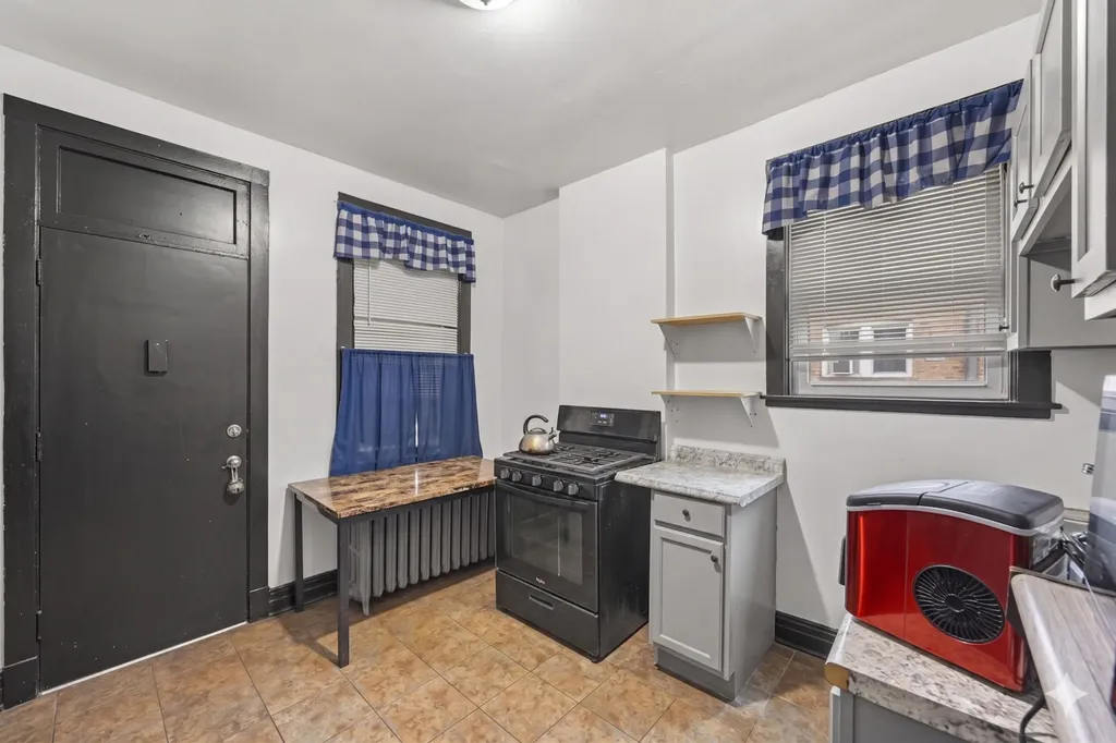 3933 West Grenshaw Street Chicago IL 60624