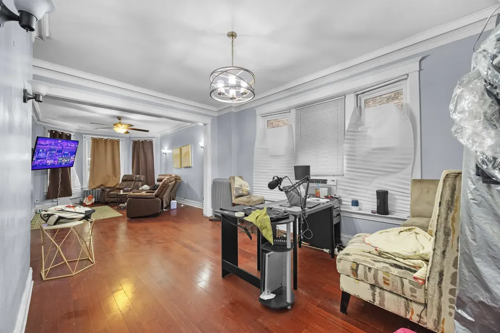 3933 West Grenshaw Street Chicago IL 60624