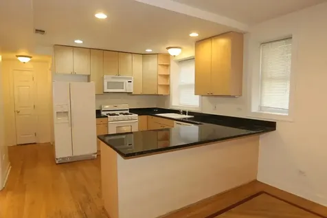 3243 North Kenmore Avenue Chicago IL 60657