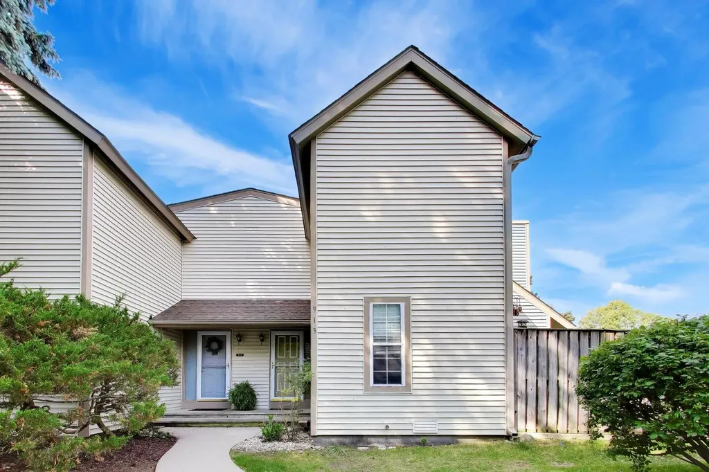 913 Campbell Drive Gurnee IL 60031